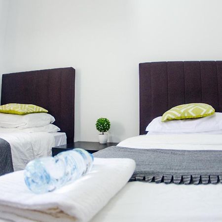 Poni Homestay Muara Εξωτερικό φωτογραφία