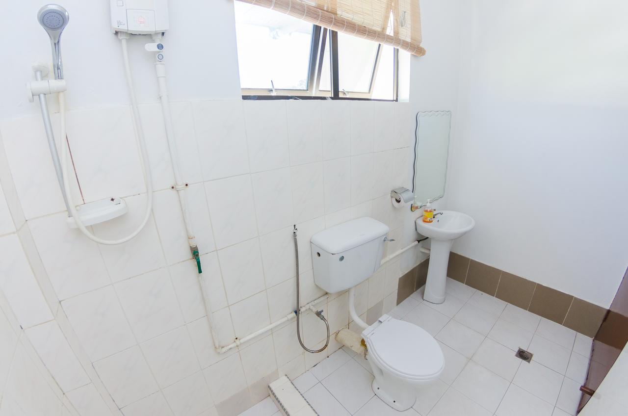 Poni Homestay Muara Εξωτερικό φωτογραφία