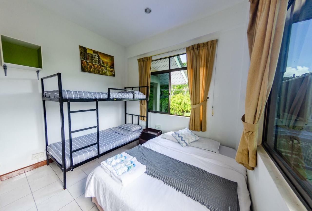 Poni Homestay Muara Εξωτερικό φωτογραφία
