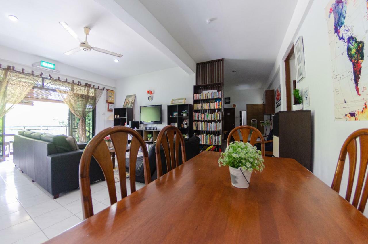 Poni Homestay Muara Εξωτερικό φωτογραφία