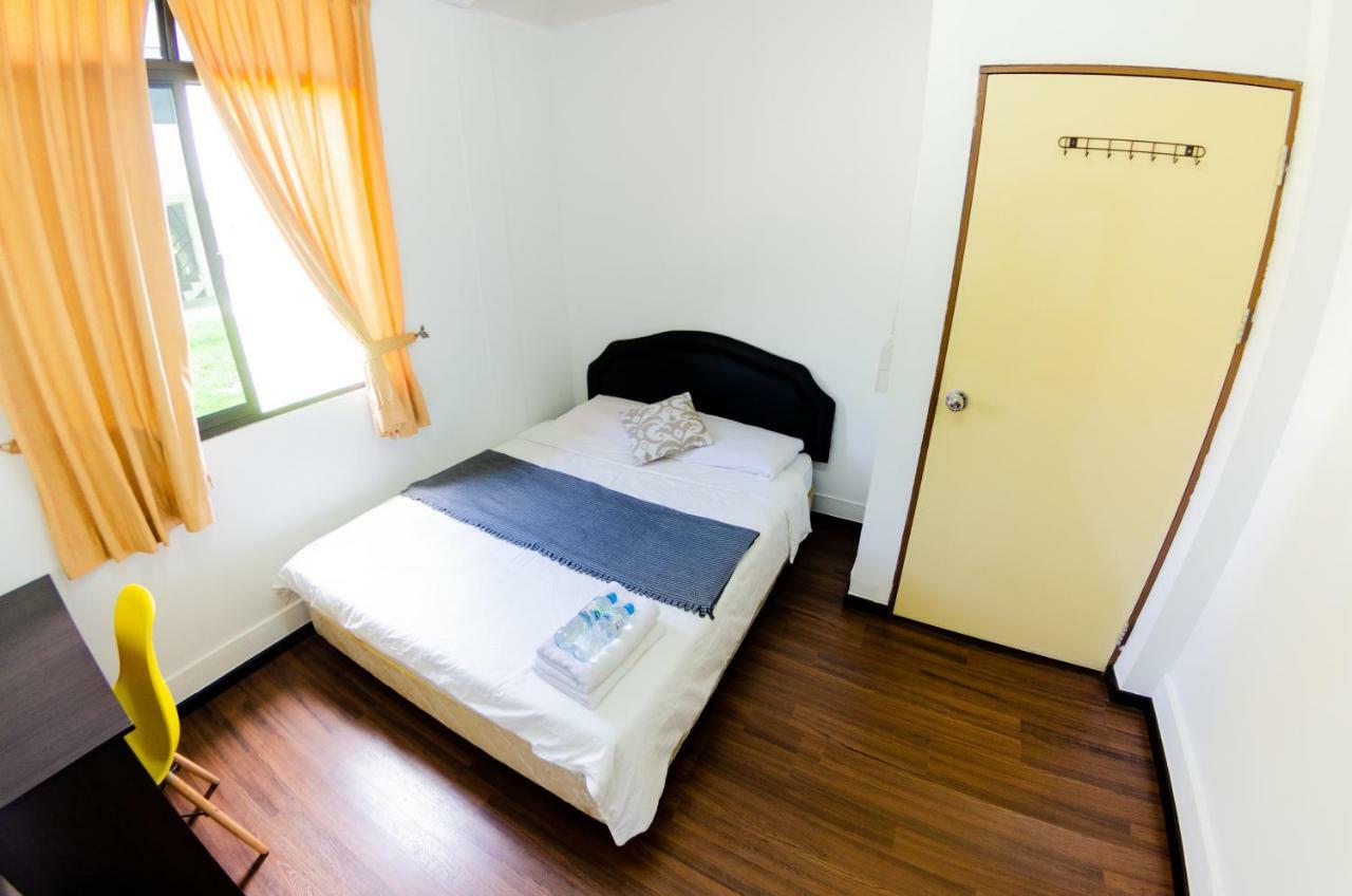 Poni Homestay Muara Εξωτερικό φωτογραφία