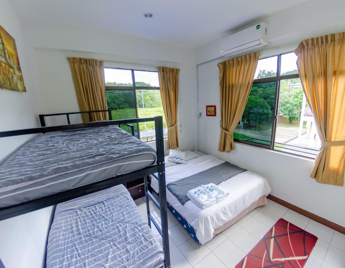 Poni Homestay Muara Εξωτερικό φωτογραφία