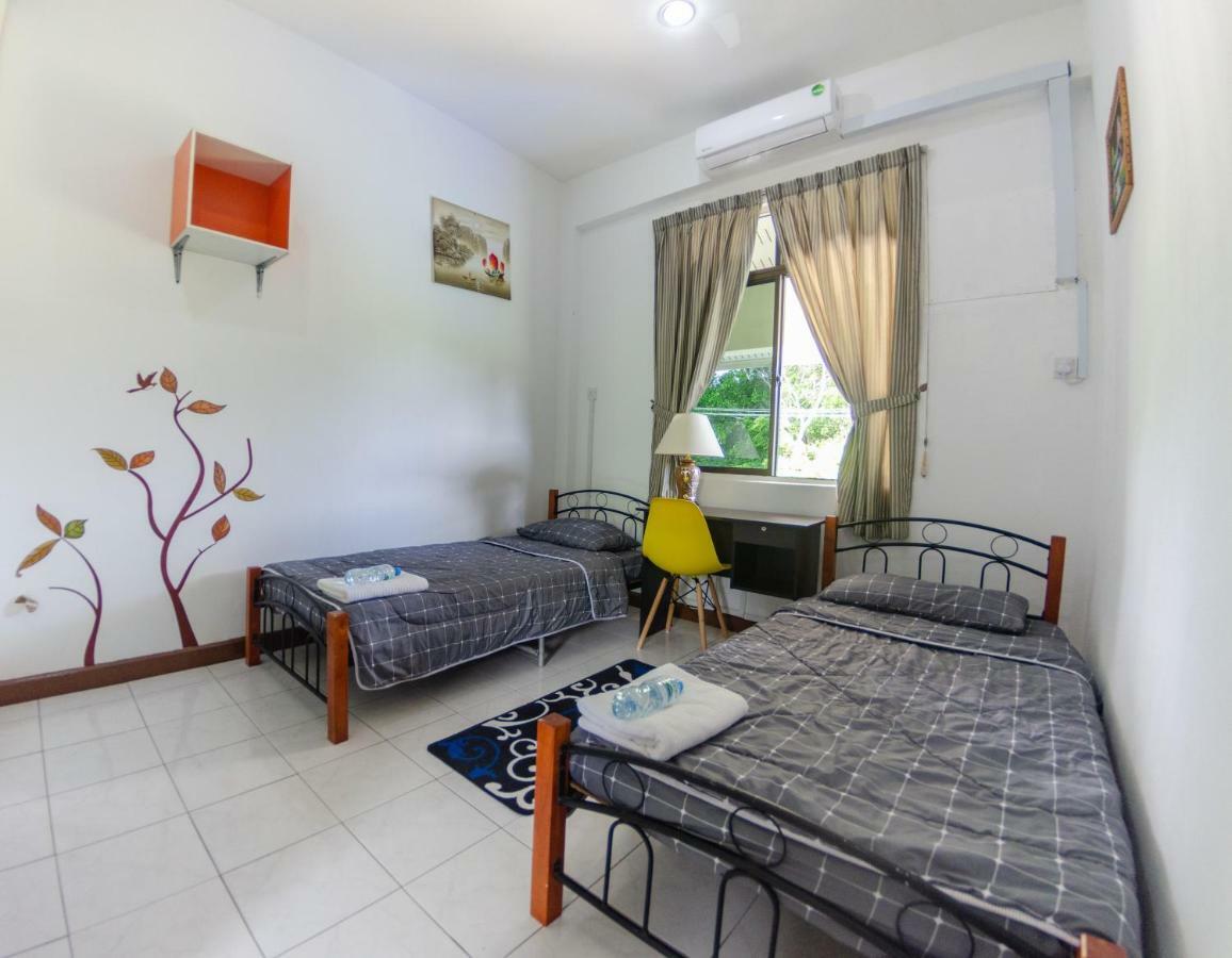 Poni Homestay Muara Εξωτερικό φωτογραφία