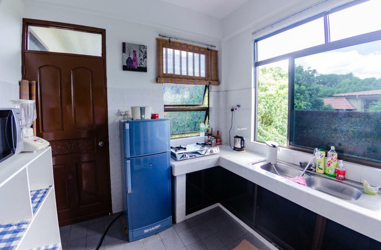 Poni Homestay Muara Εξωτερικό φωτογραφία
