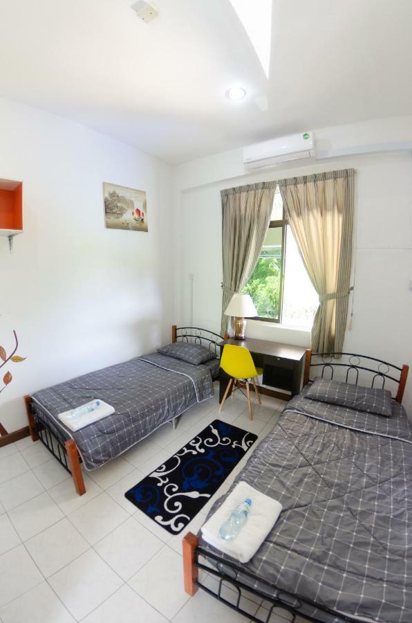Poni Homestay Muara Εξωτερικό φωτογραφία