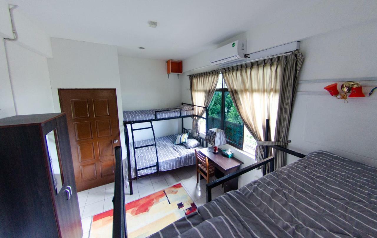 Poni Homestay Muara Εξωτερικό φωτογραφία