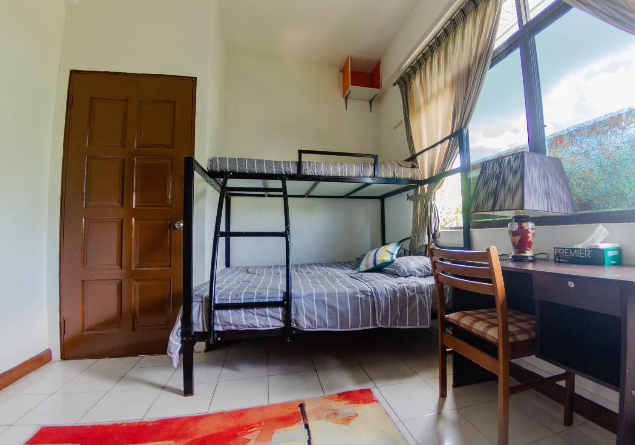 Poni Homestay Muara Εξωτερικό φωτογραφία