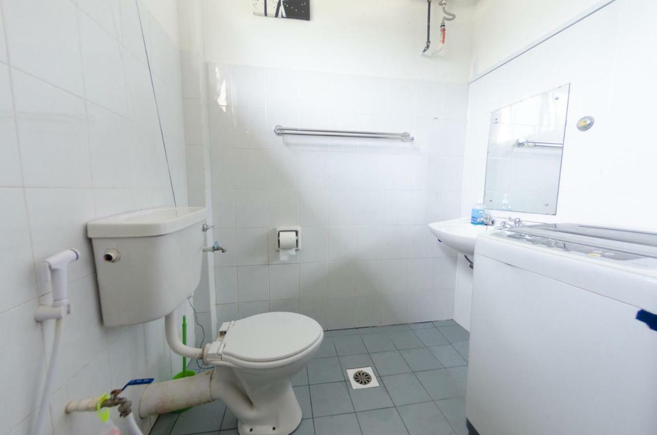 Poni Homestay Muara Εξωτερικό φωτογραφία