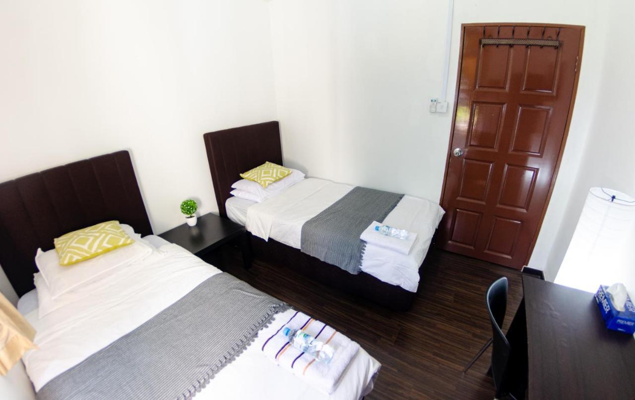 Poni Homestay Muara Εξωτερικό φωτογραφία