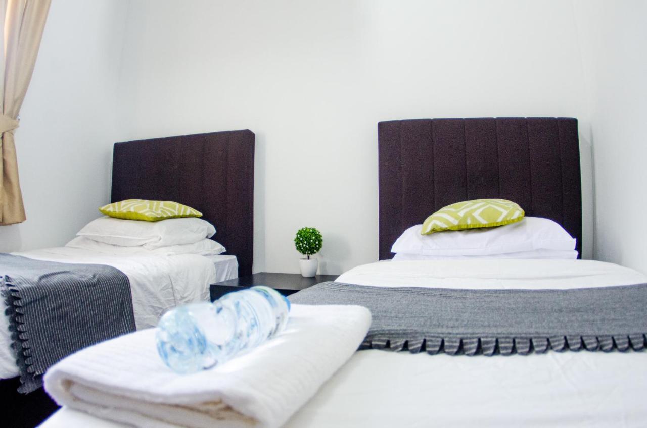 Poni Homestay Muara Εξωτερικό φωτογραφία